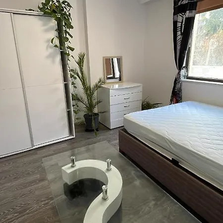 Тристаен Апартамент На Метри От Морето Burgas City