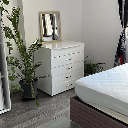 Тристаен Апартамент На Метри От Морето Apartment